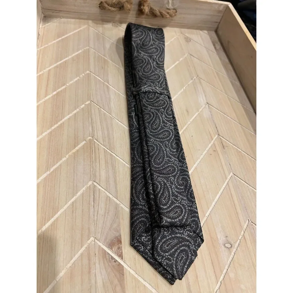 Jos A Bank Reserve Tie Mens 100% Silk Charcoal Black Silver Paisley NWT
